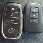 Replacing the Toyota Camry V50 key battery
